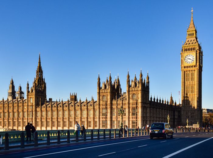 United Kingdom visit visa destination image showing Big Ben and the Houses of Parliament in London